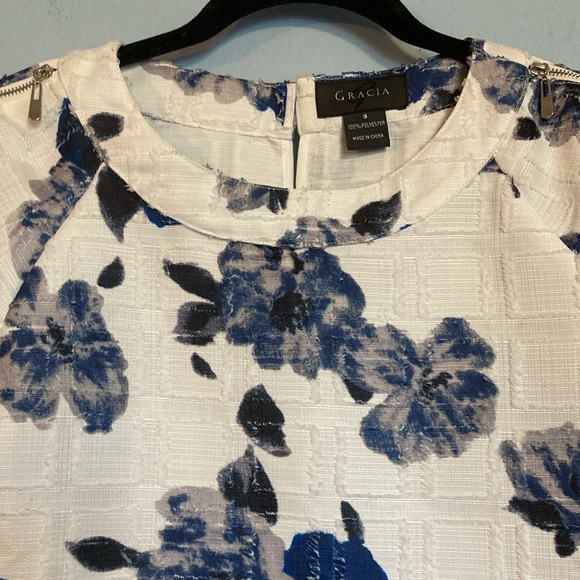 Gracia Womens Size S Blue White Floral Cropped Boxy Short Sleeve Zipper Blouse - Picture 2 of 12